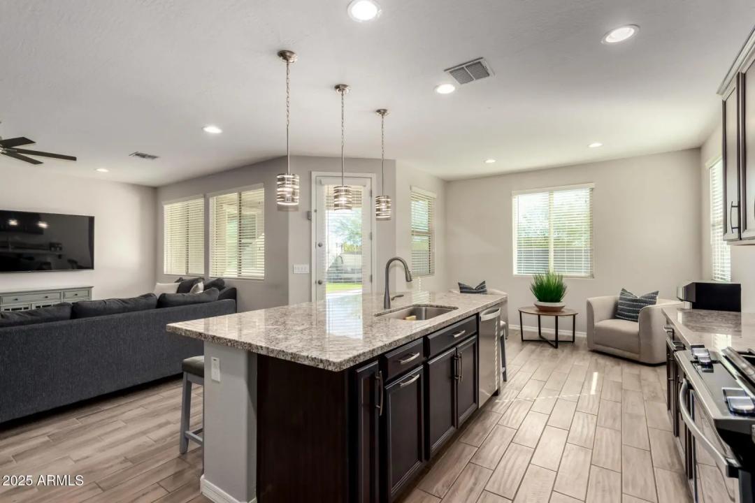 Real Estate Picture 12