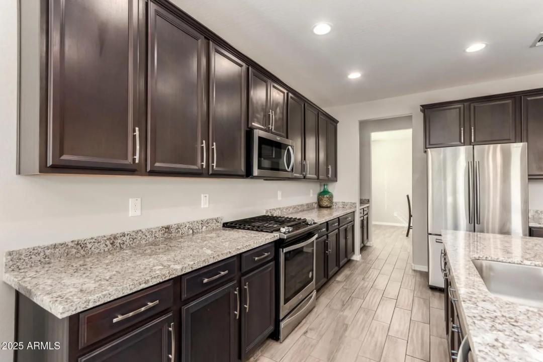 Real Estate Picture 14