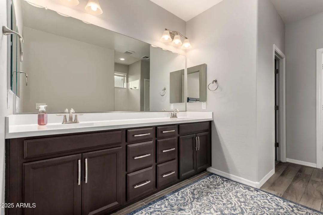 Real Estate Picture 19