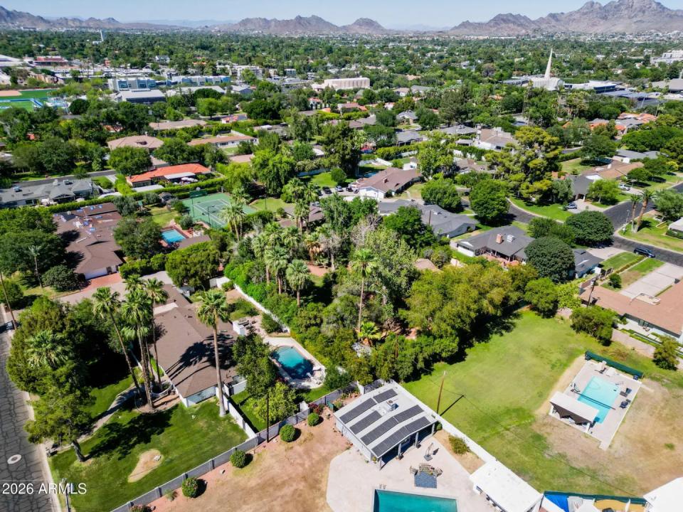 Real Estate Picture 11
