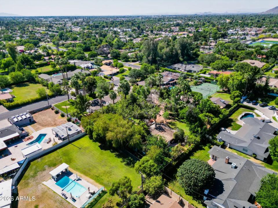 Real Estate Picture 13
