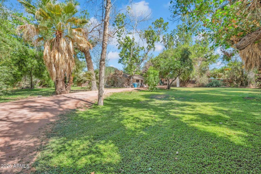 Real Estate Picture 4