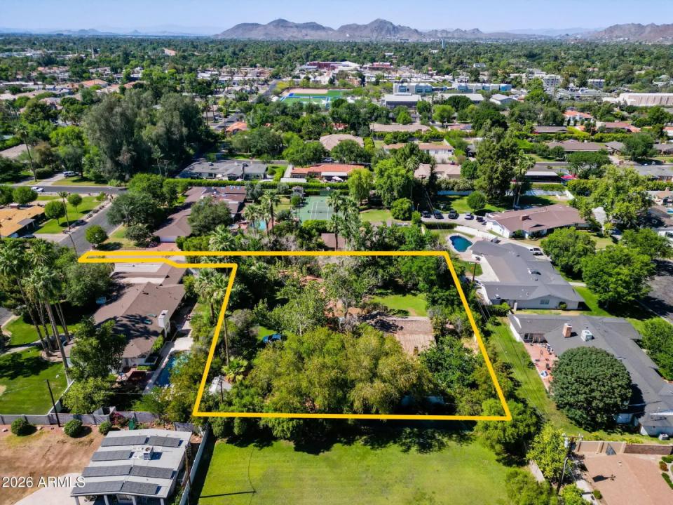 Real Estate Picture 3