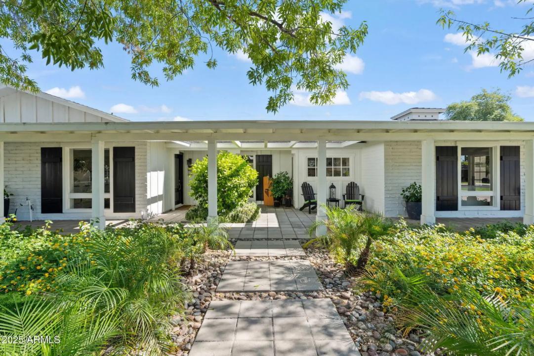 Real Estate Picture 3