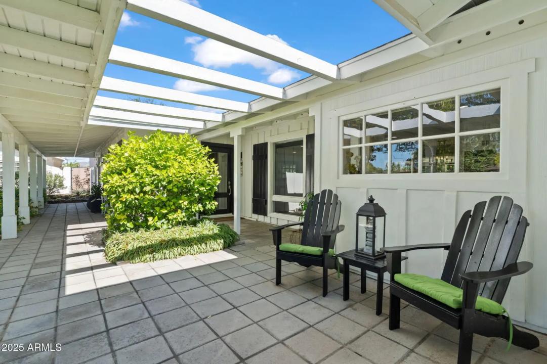 Real Estate Picture 5