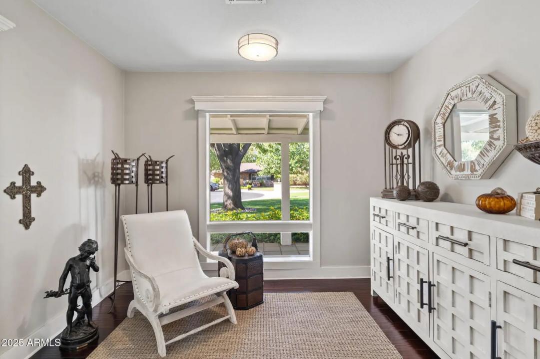 Real Estate Picture 8