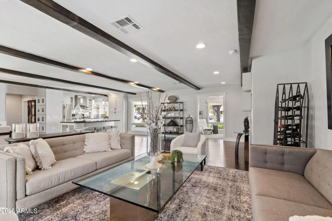 Real Estate Picture 12