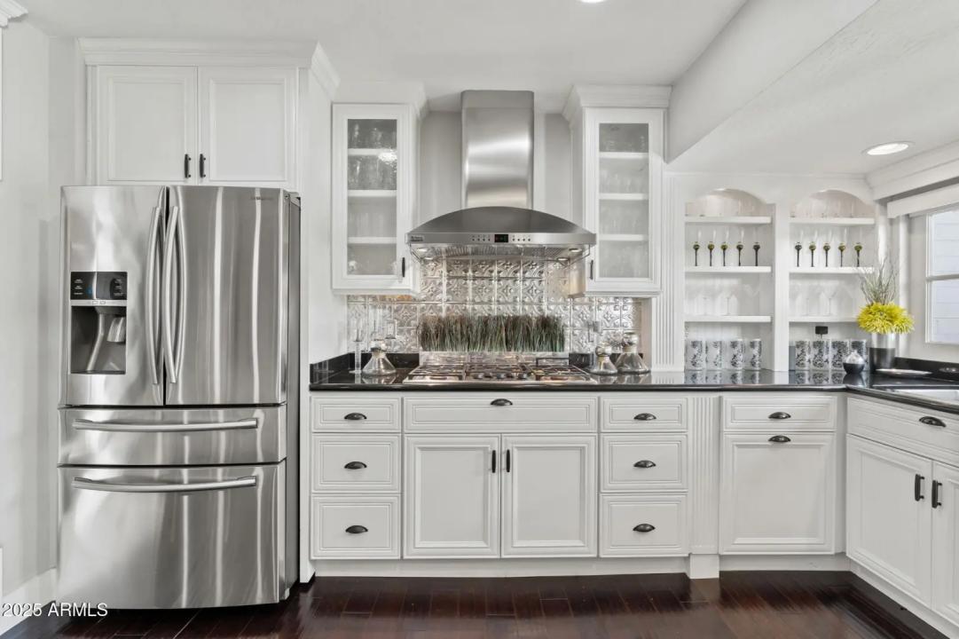 Real Estate Picture 14
