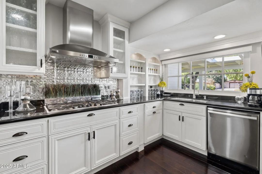 Real Estate Picture 15