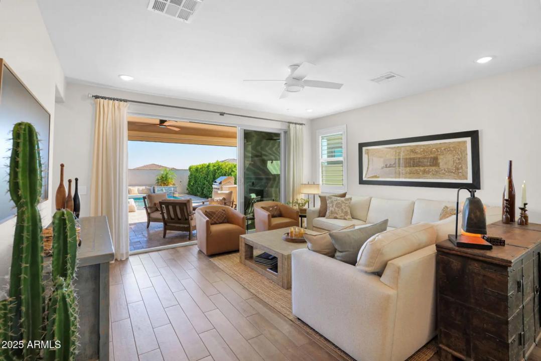 Real Estate Picture 11
