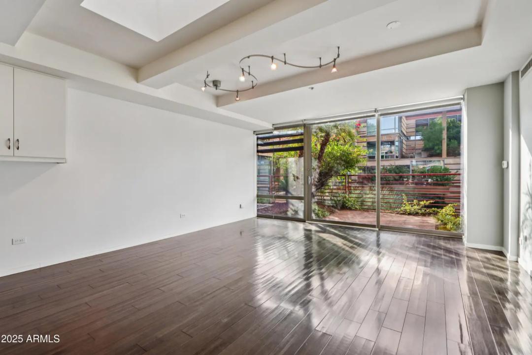 Real Estate Picture 7