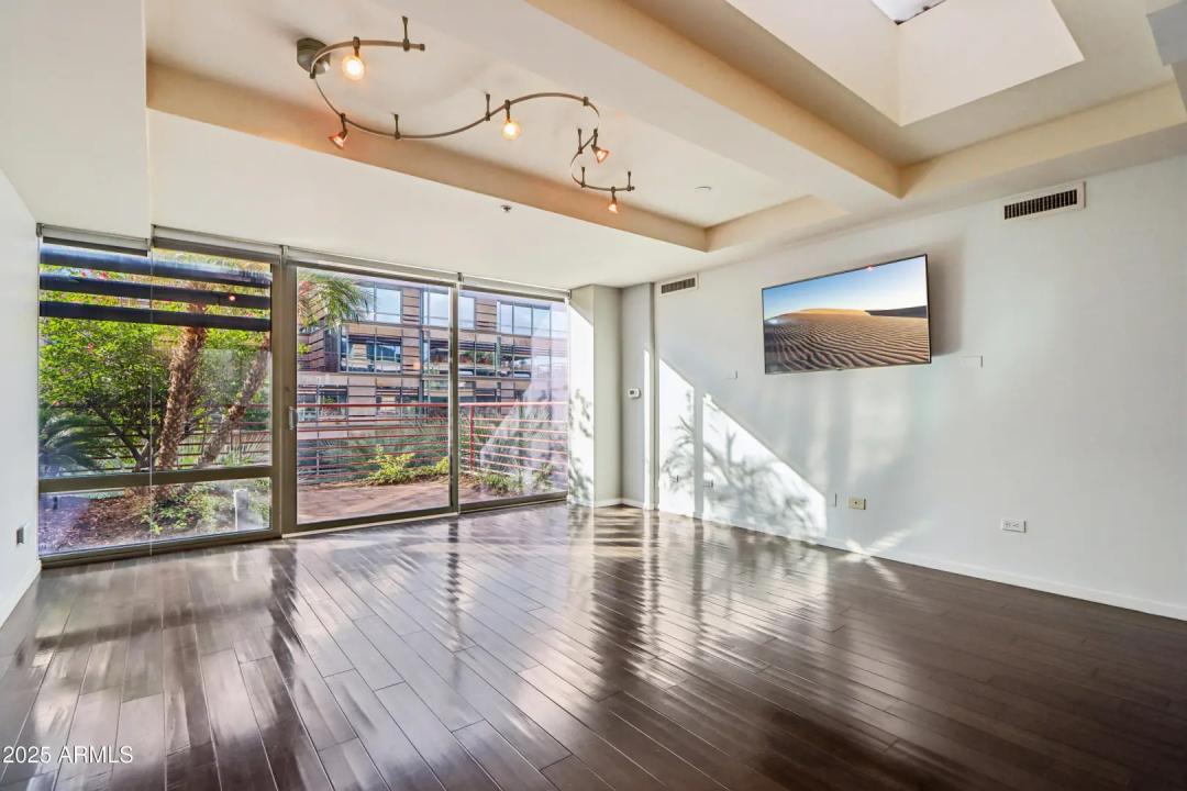 Real Estate Picture 6