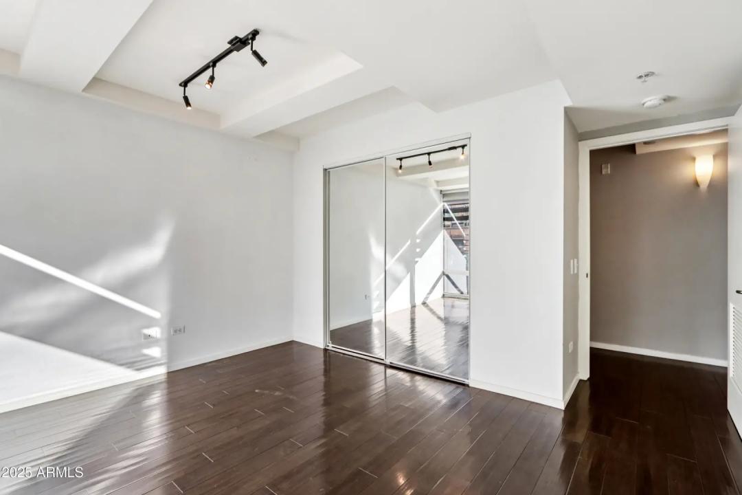 Real Estate Picture 12