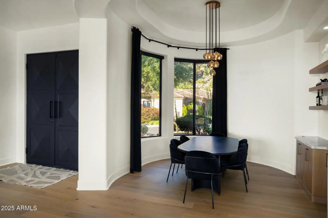 Real Estate Picture 3