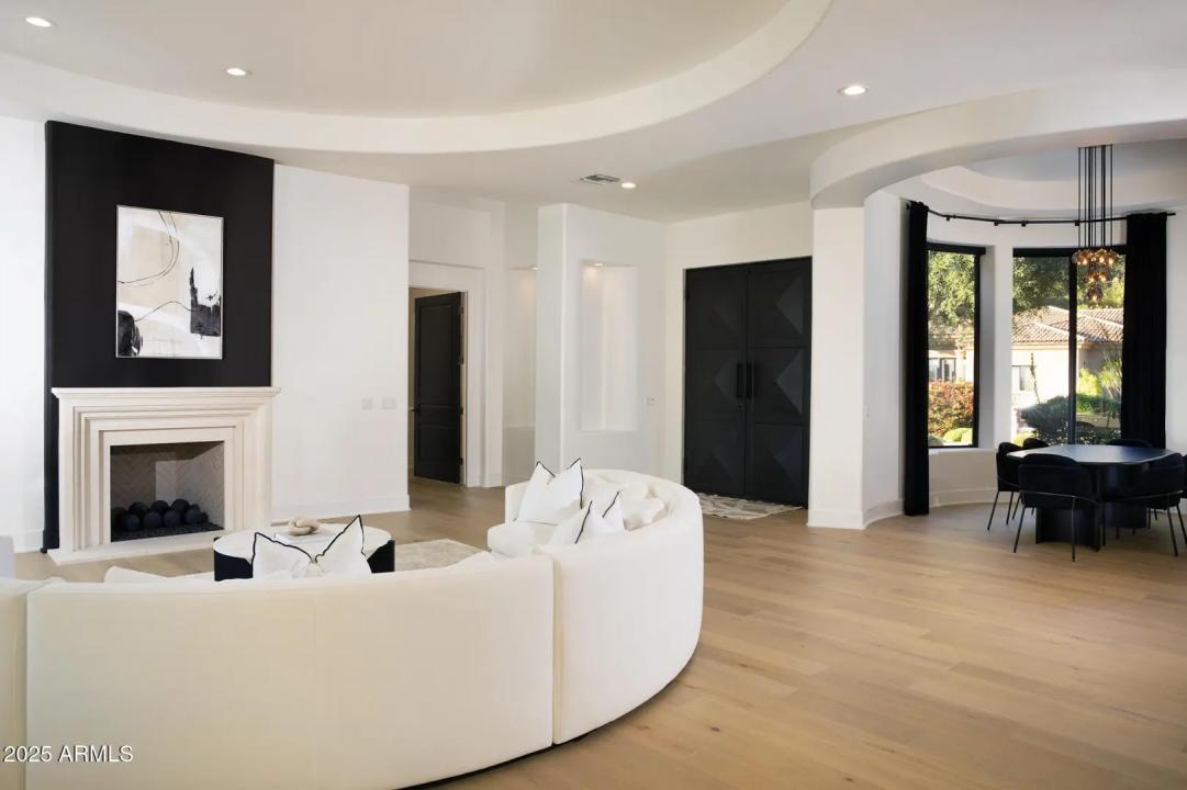 Real Estate Picture 4