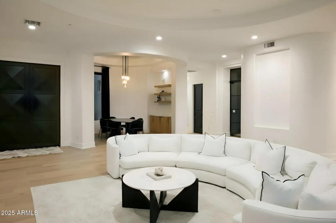 Real Estate Picture 7