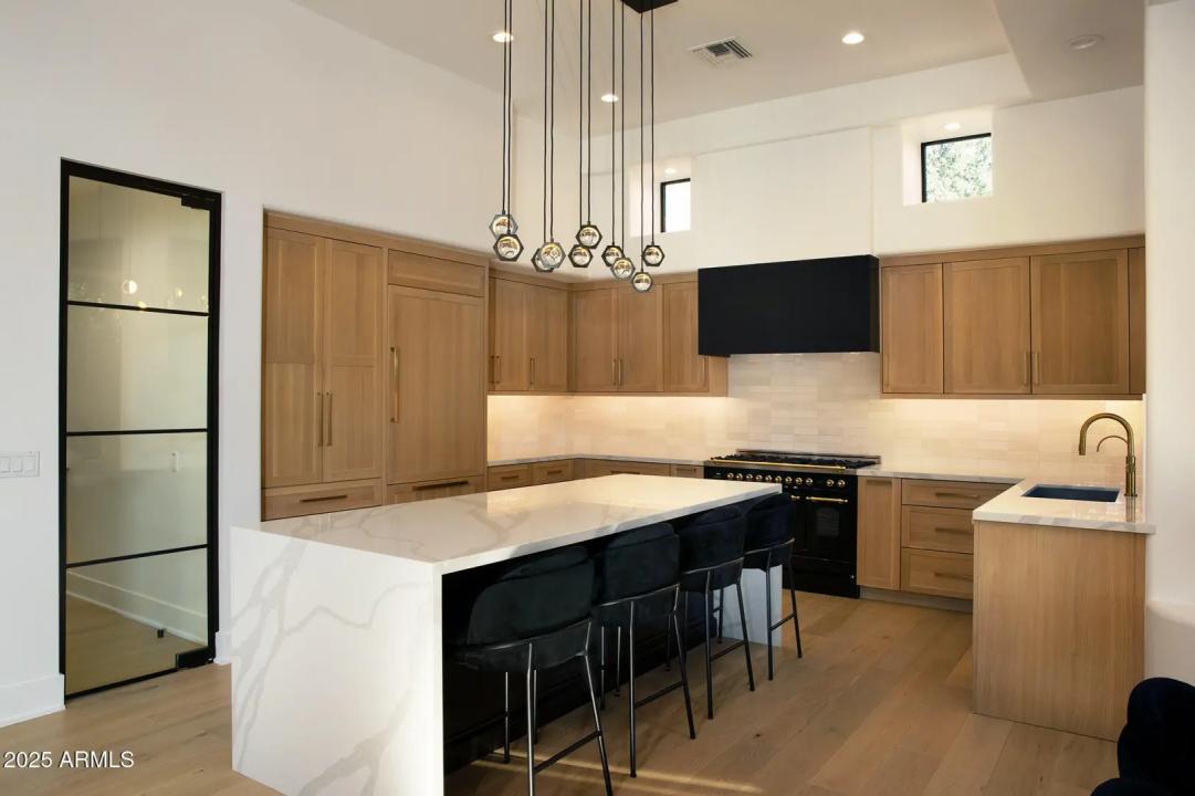 Real Estate Picture 8