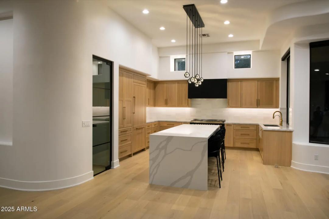 Real Estate Picture 9