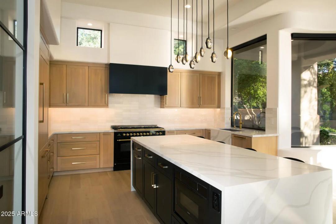 Real Estate Picture 10