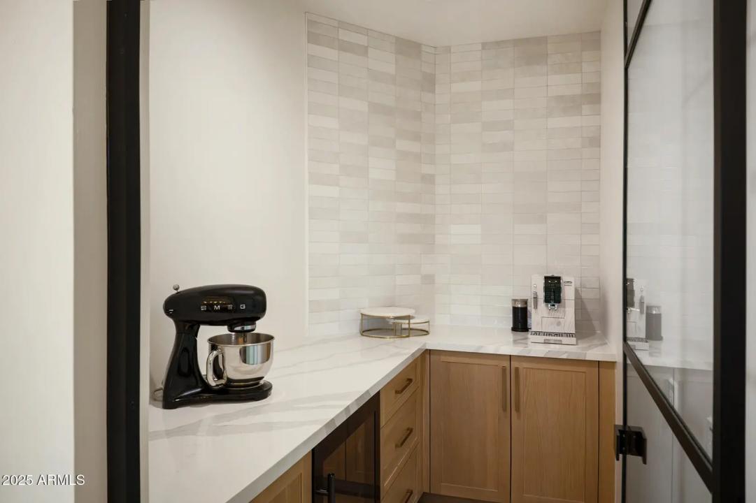 Real Estate Picture 11