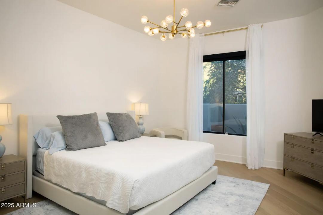 Real Estate Picture 22