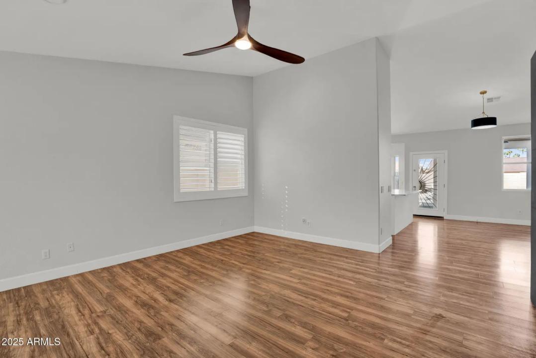 Real Estate Picture 4