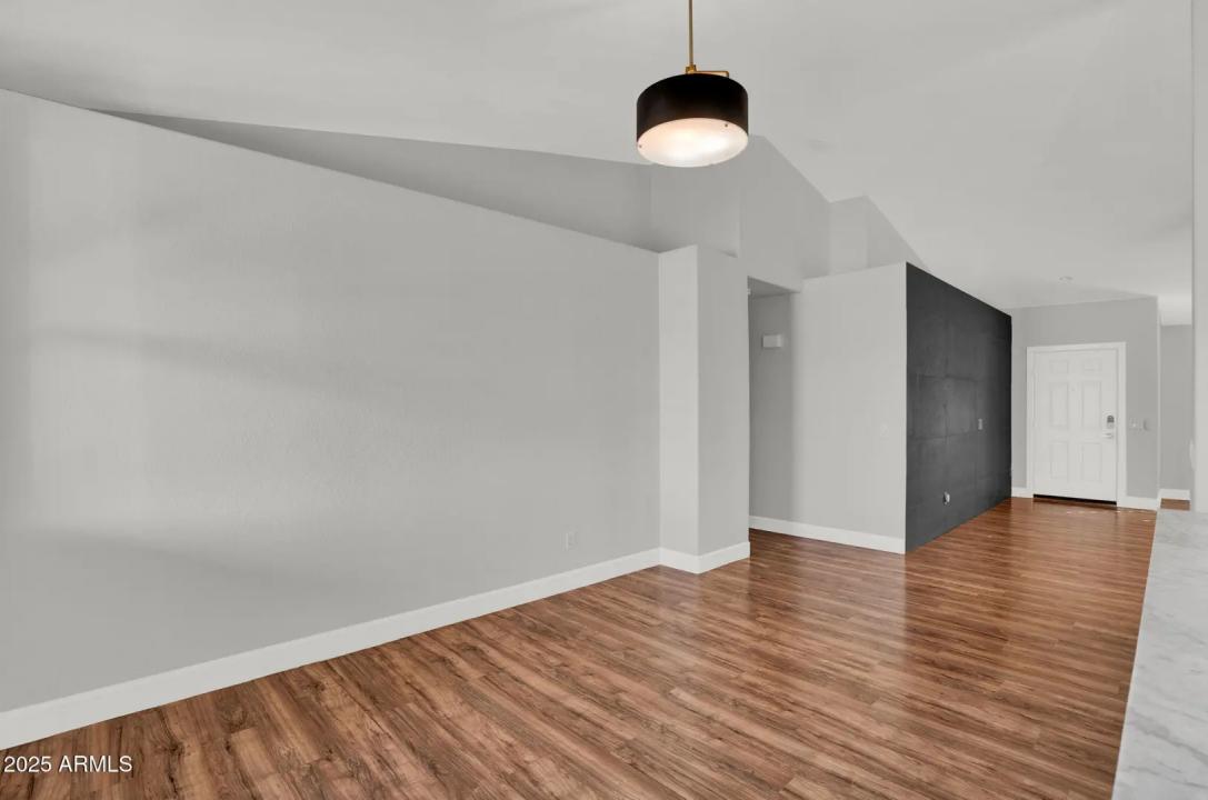 Real Estate Picture 5