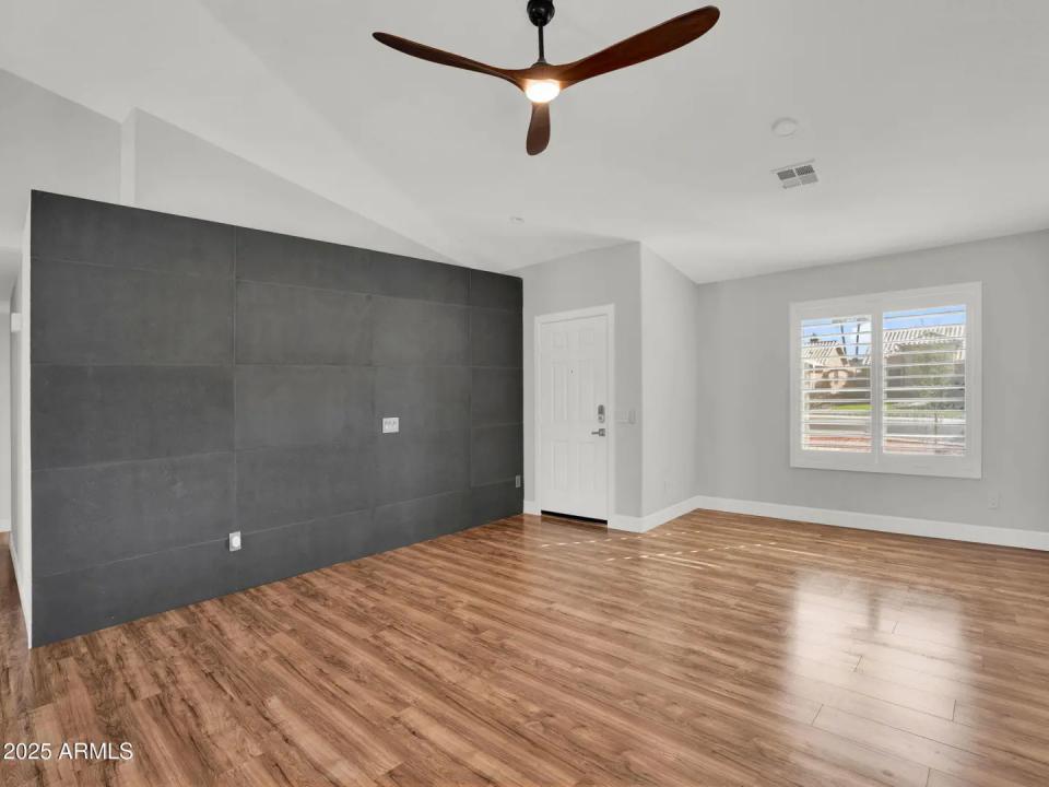 Real Estate Picture 6