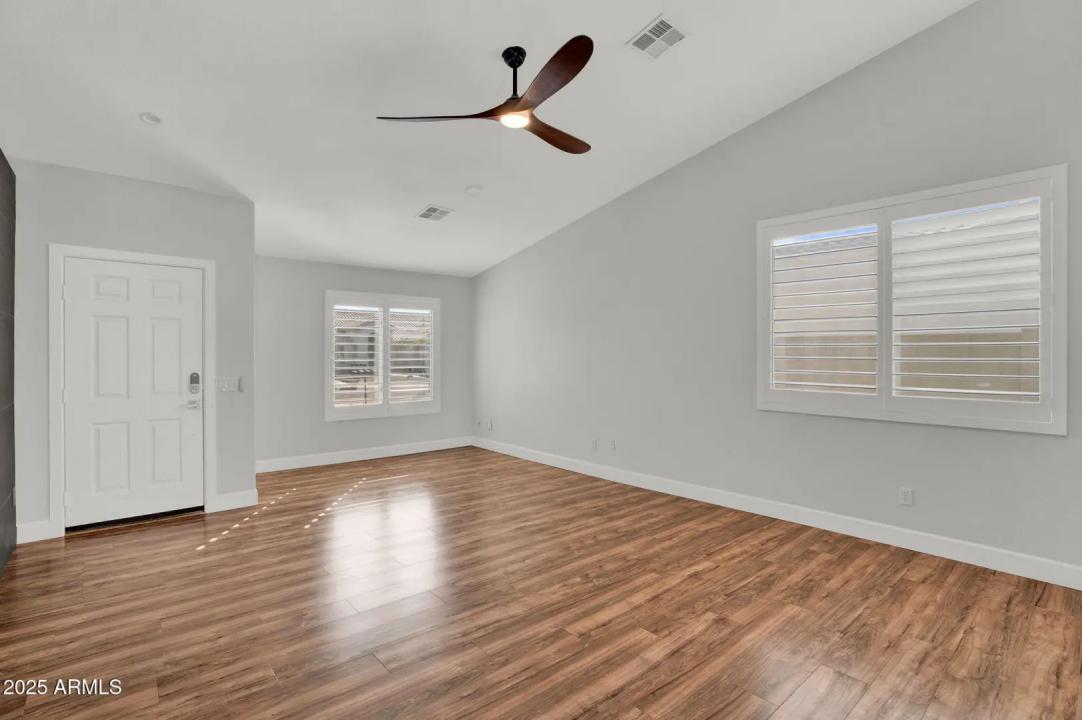 Real Estate Picture 7