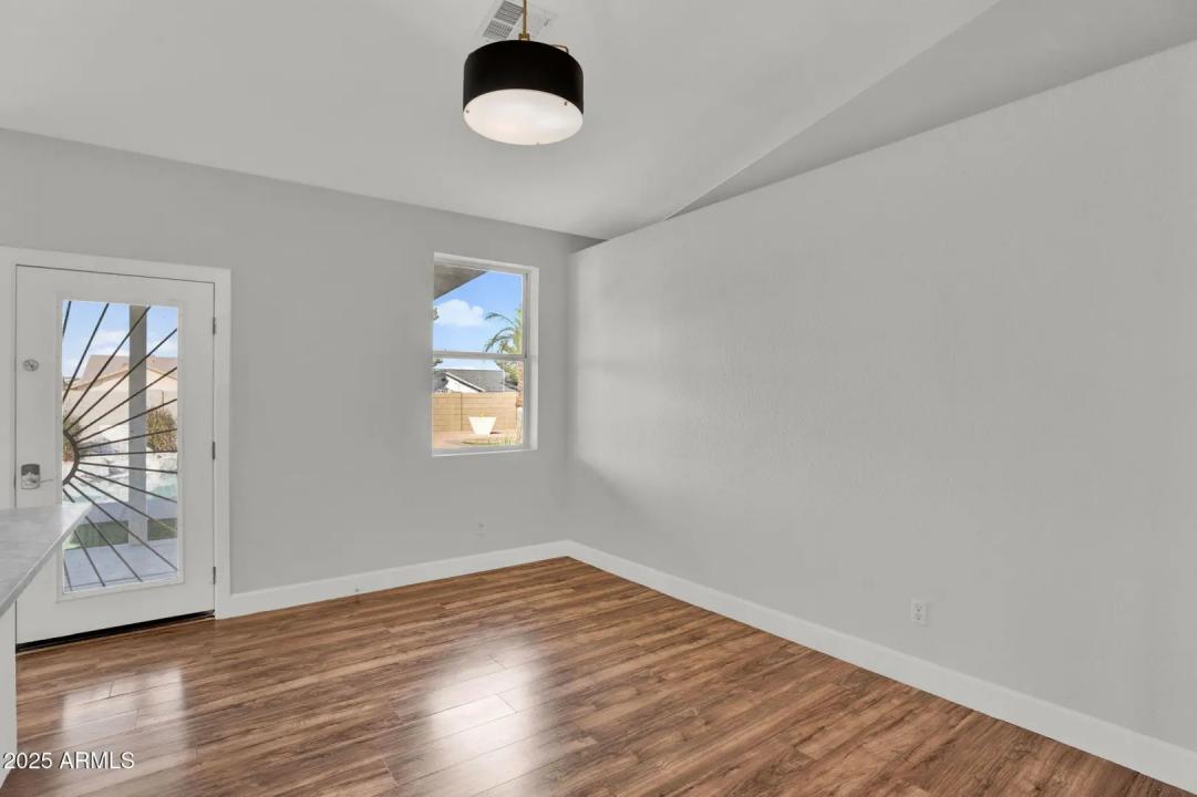 Real Estate Picture 8