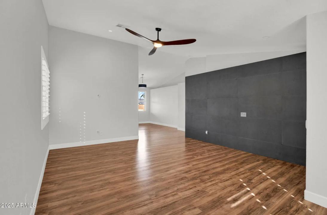 Real Estate Picture 9