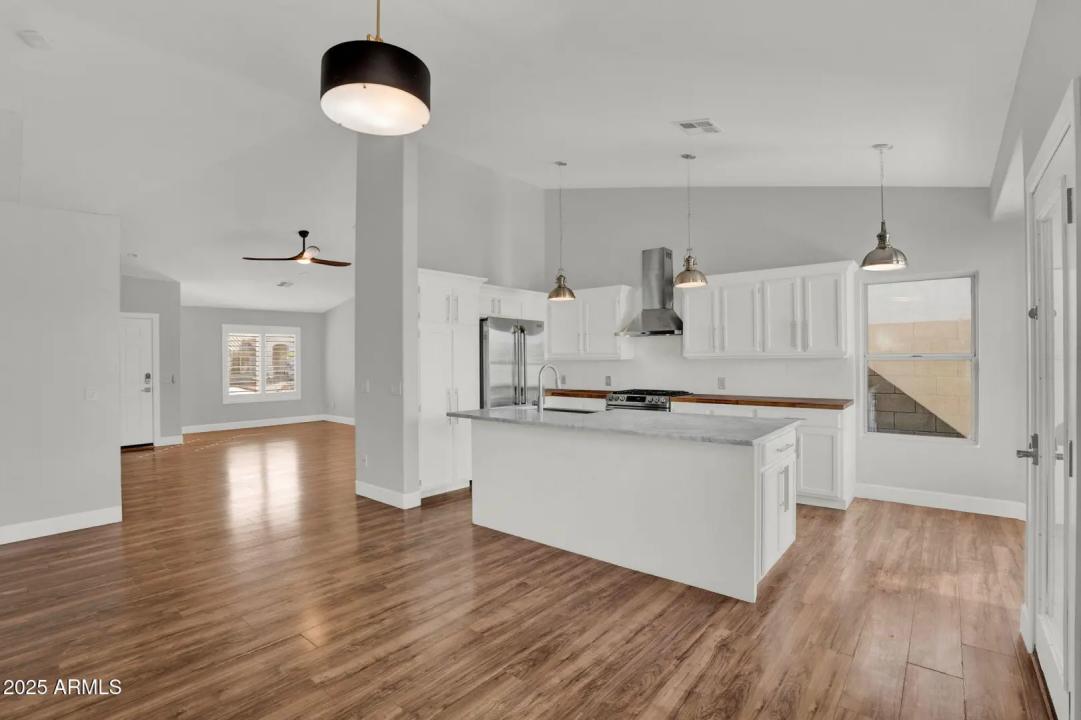 Real Estate Picture 10