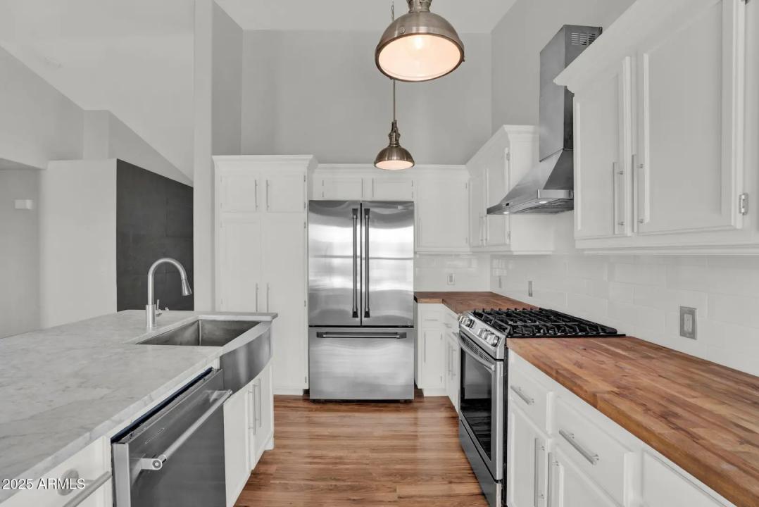 Real Estate Picture 14