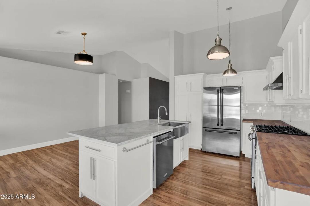 Real Estate Picture 15