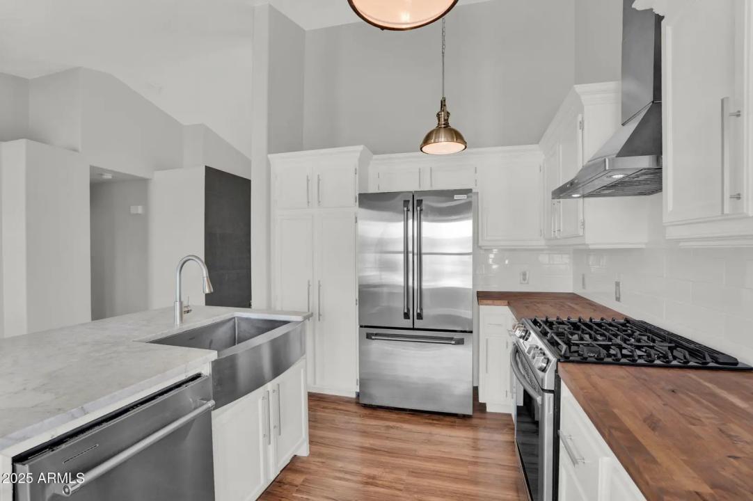 Real Estate Picture 16