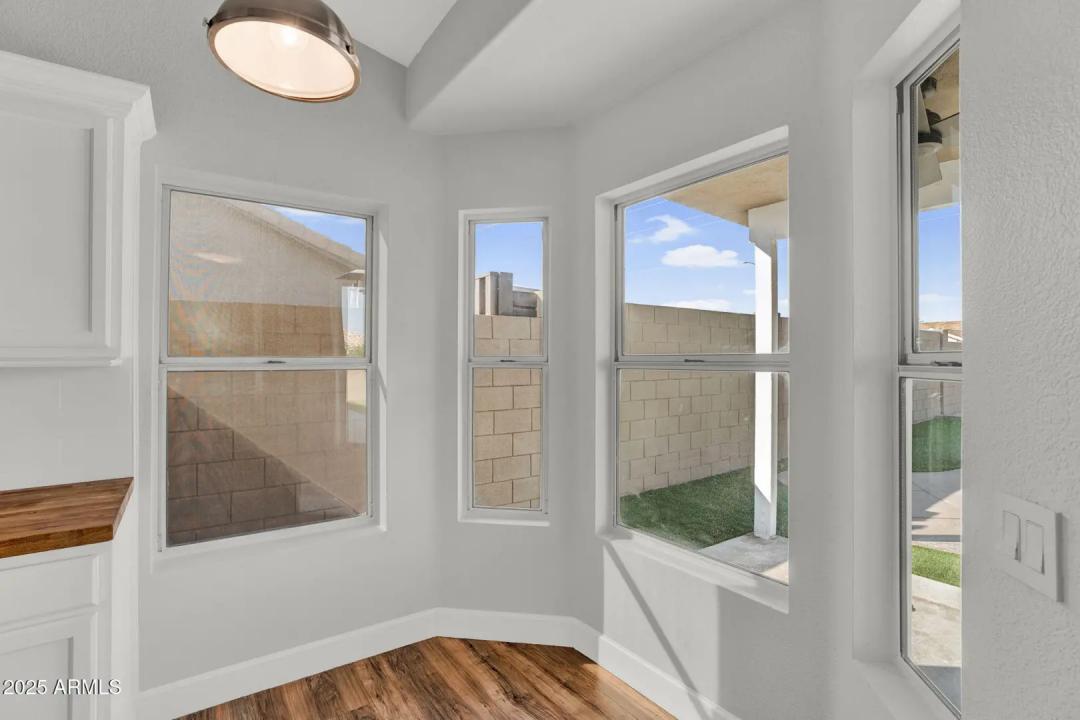 Real Estate Picture 17