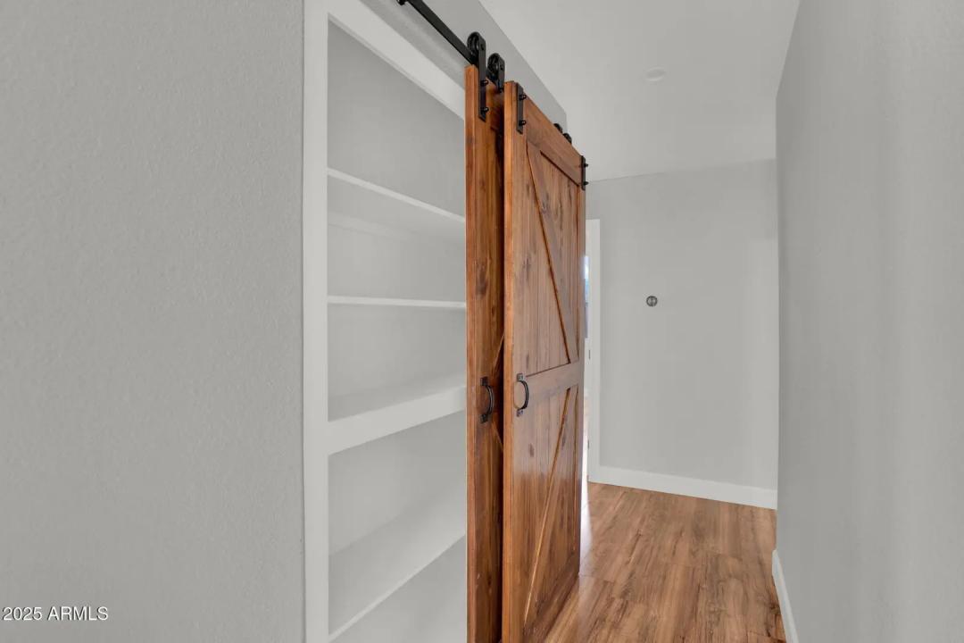 Real Estate Picture 18