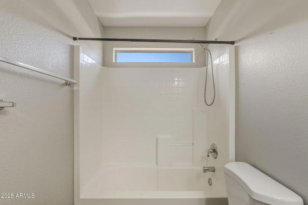 Real Estate Picture 12