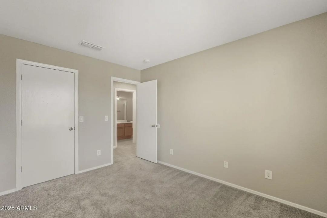 Real Estate Picture 14