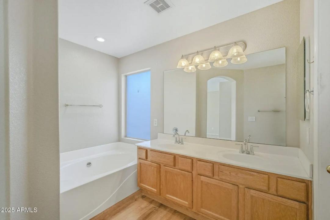 Real Estate Picture 24