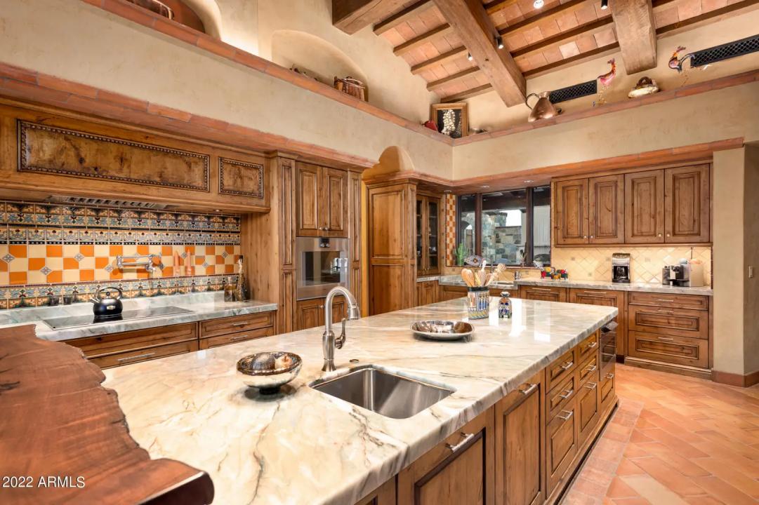 Real Estate Picture 7