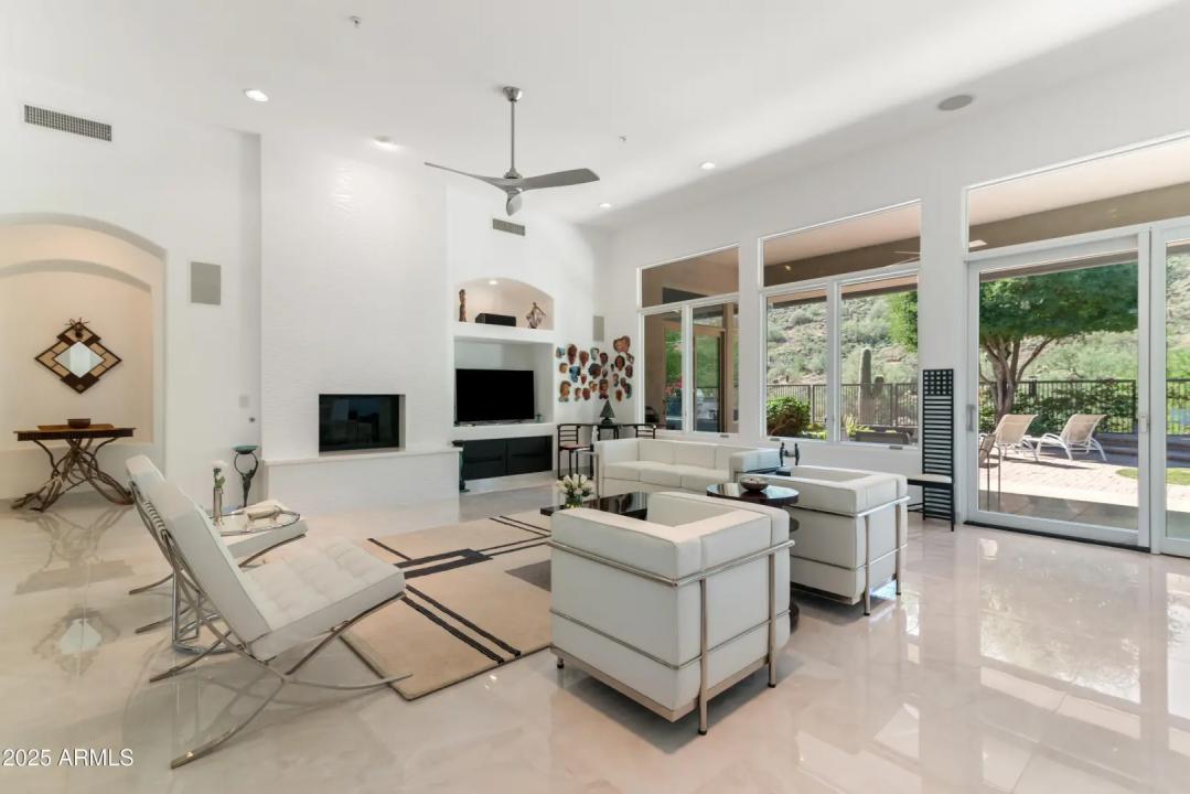 Real Estate Picture 9