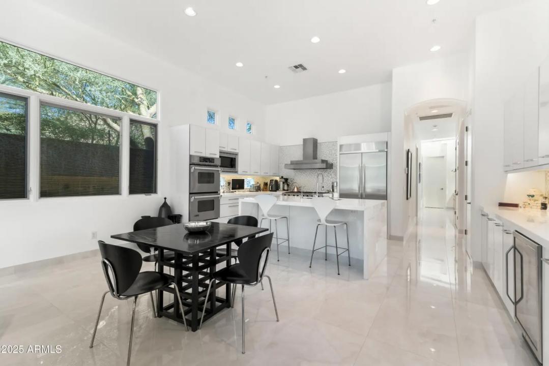 Real Estate Picture 10