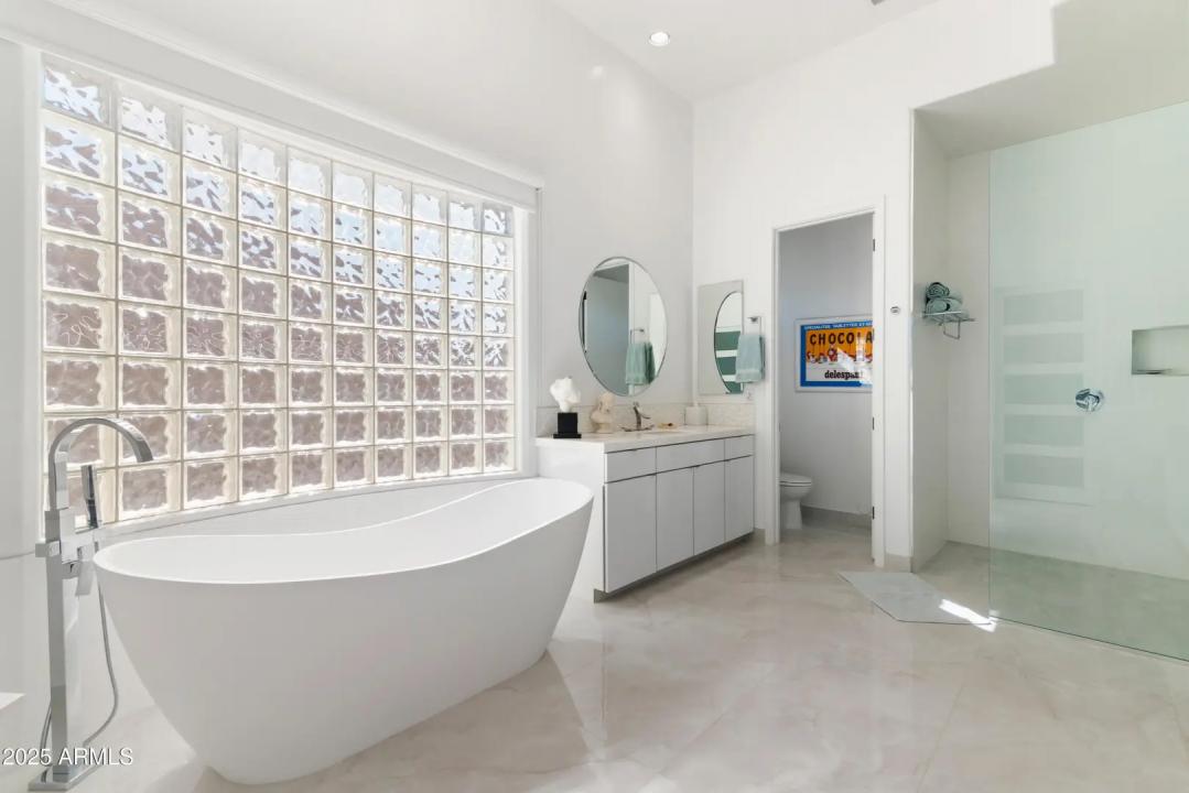 Real Estate Picture 17