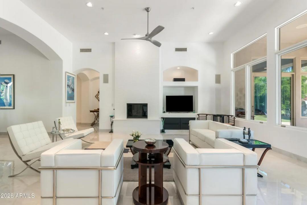 Real Estate Picture 9