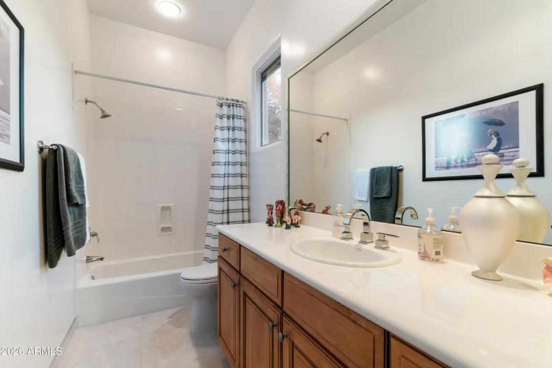 Real Estate Picture 16