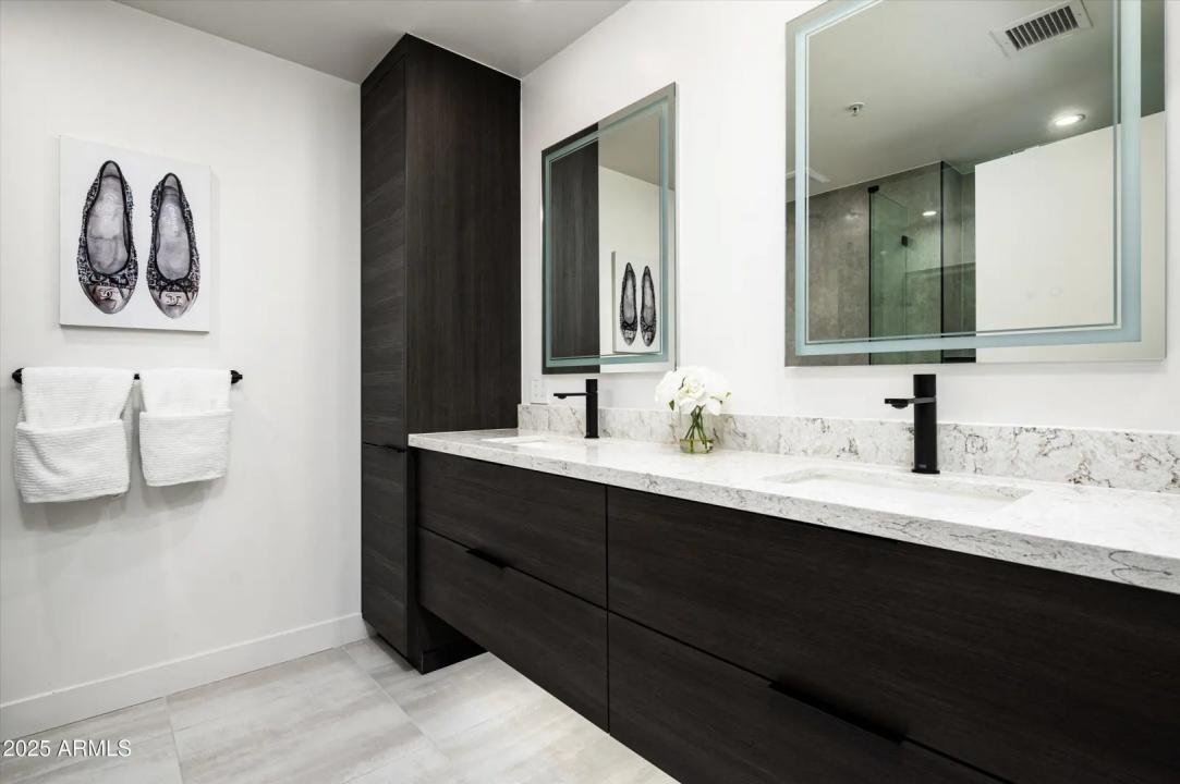 Real Estate Picture 12