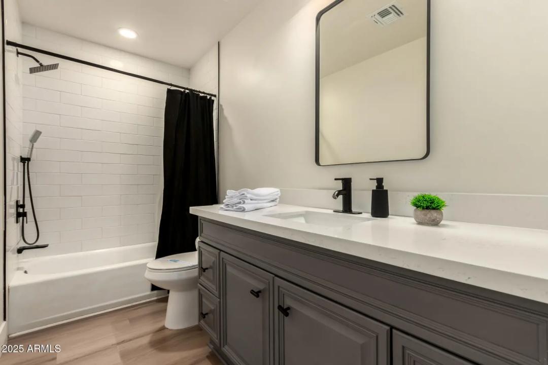 Real Estate Picture 18