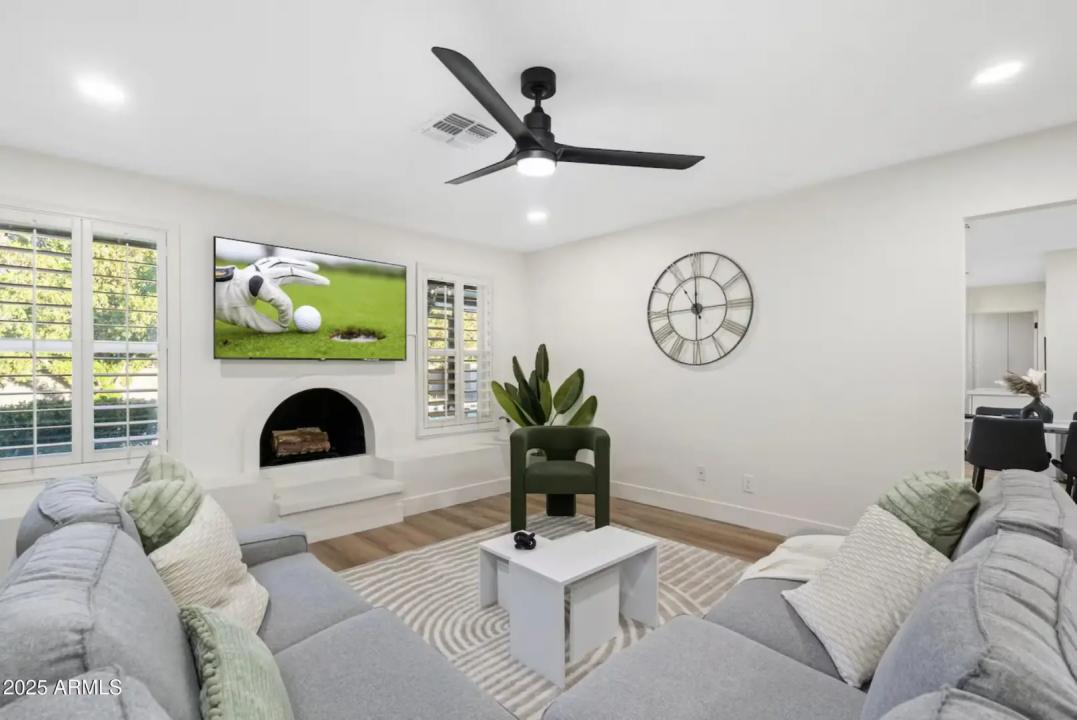 Real Estate Picture 9