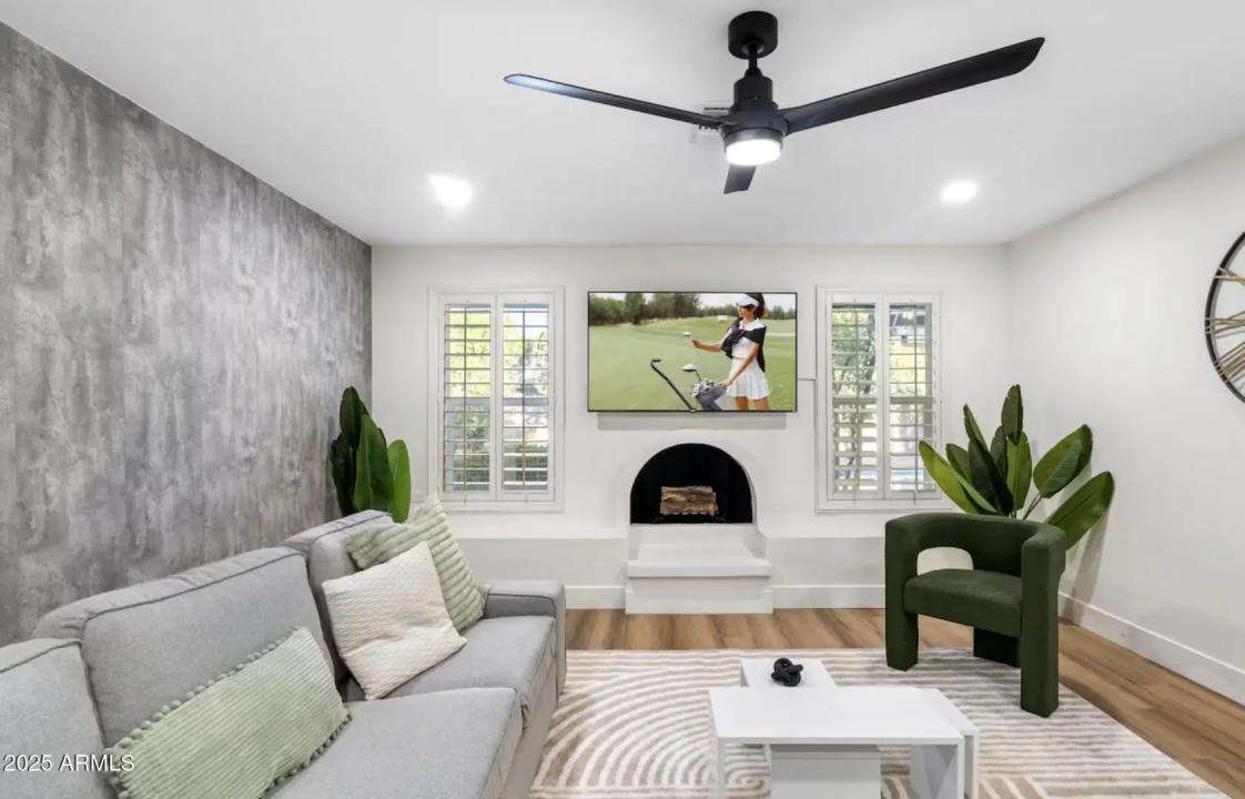 Real Estate Picture 11